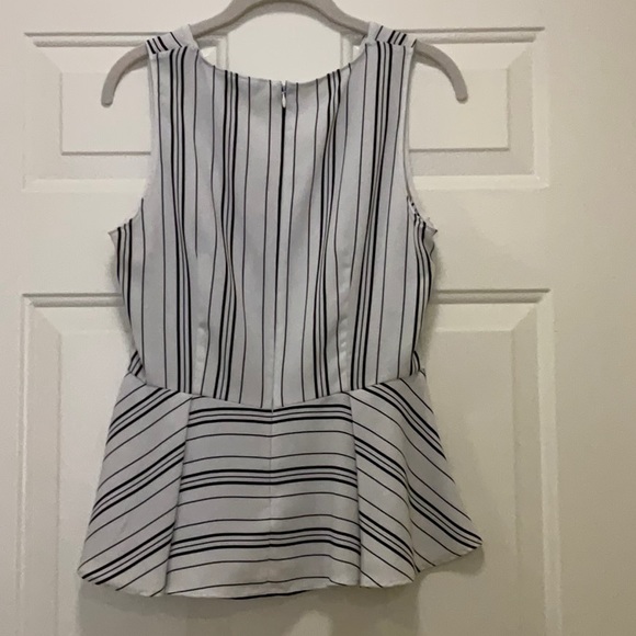 WHBM TOP size 2 - Picture 2 of 4